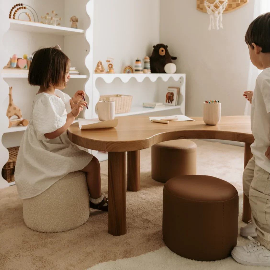 Leon Activity Table + 4 Remi Stools