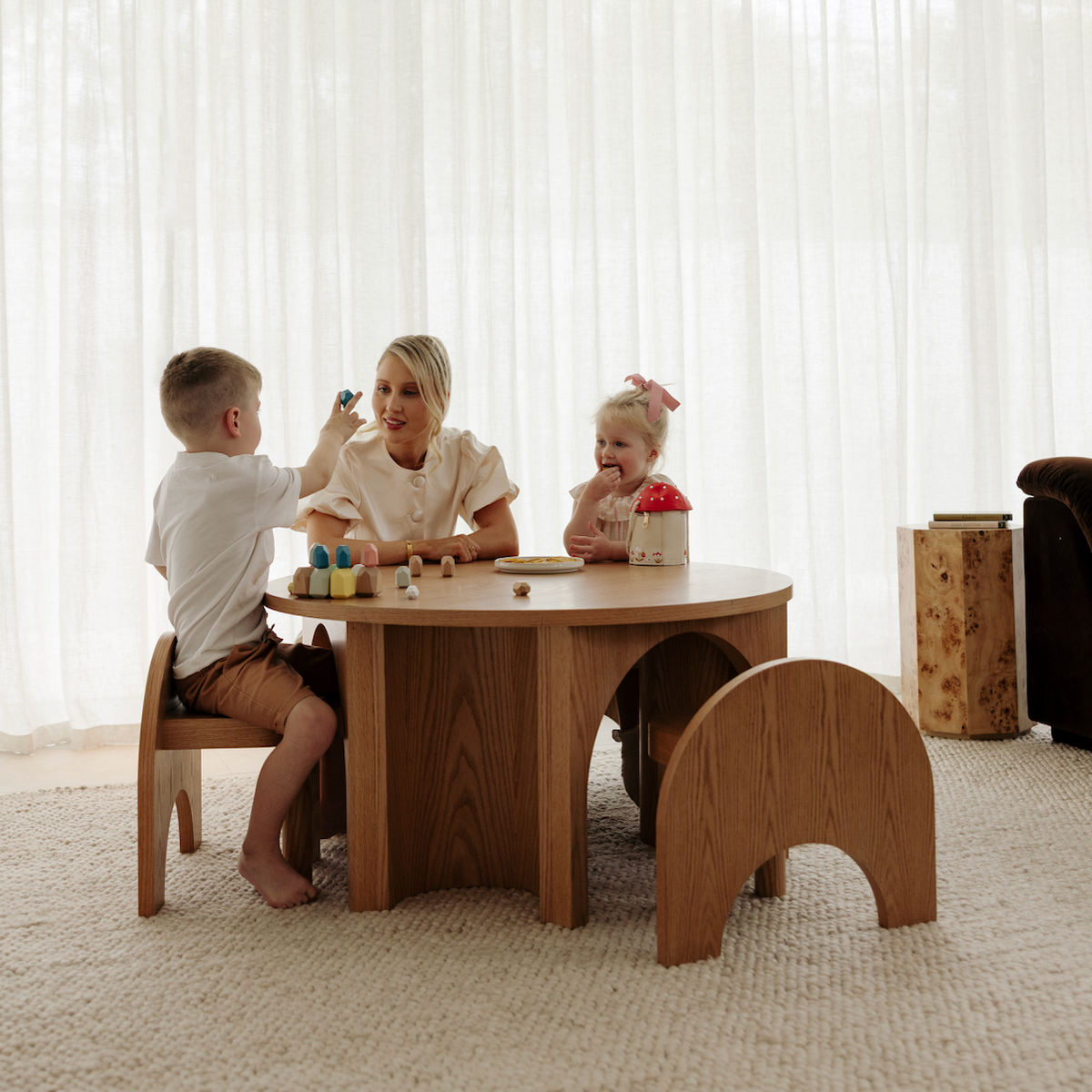 Arca Table Set