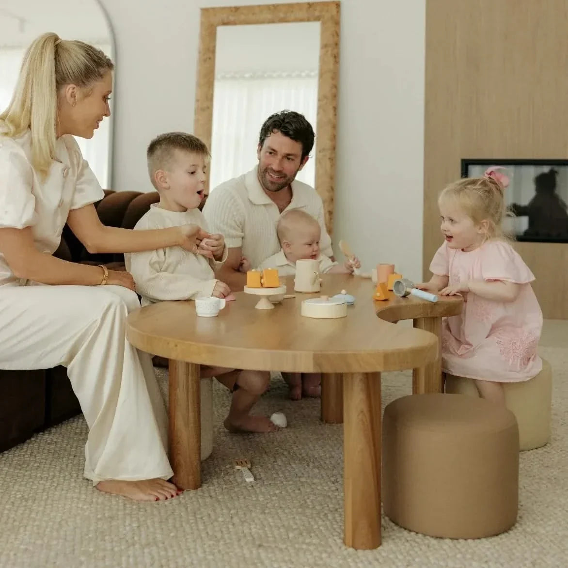 Leon Activity Table + 4 Remi Stools