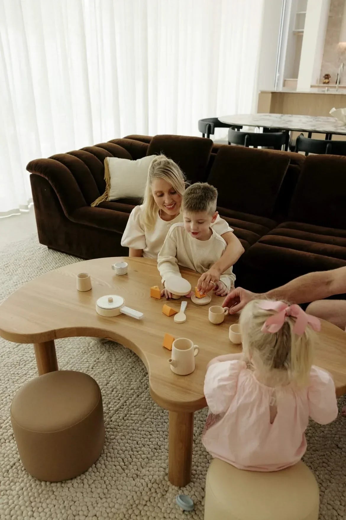 Leon Activity Table + 4 Remi Stools