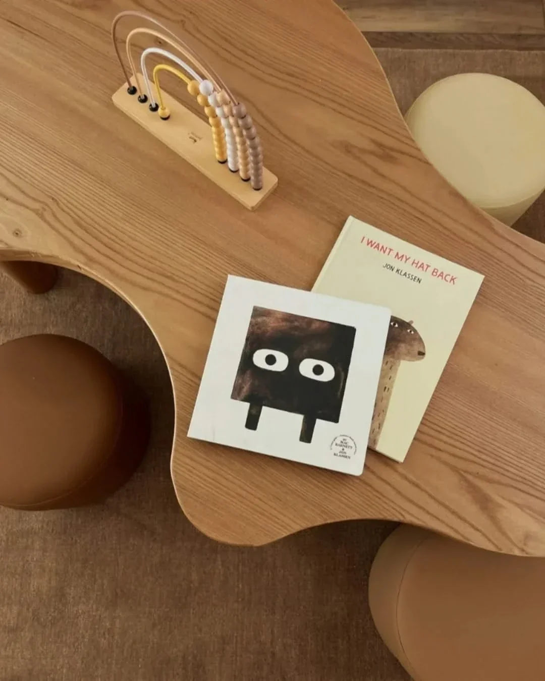 Leon Activity Table + 4 Remi Stools